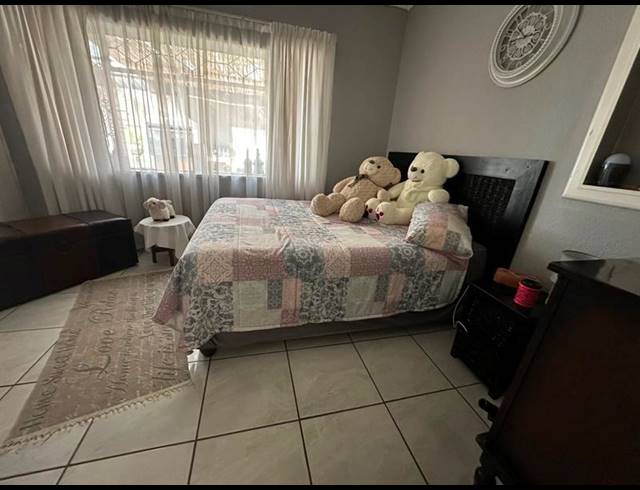 5 BEDROOM HOUSE FOR SALE IN STRUBENVALE